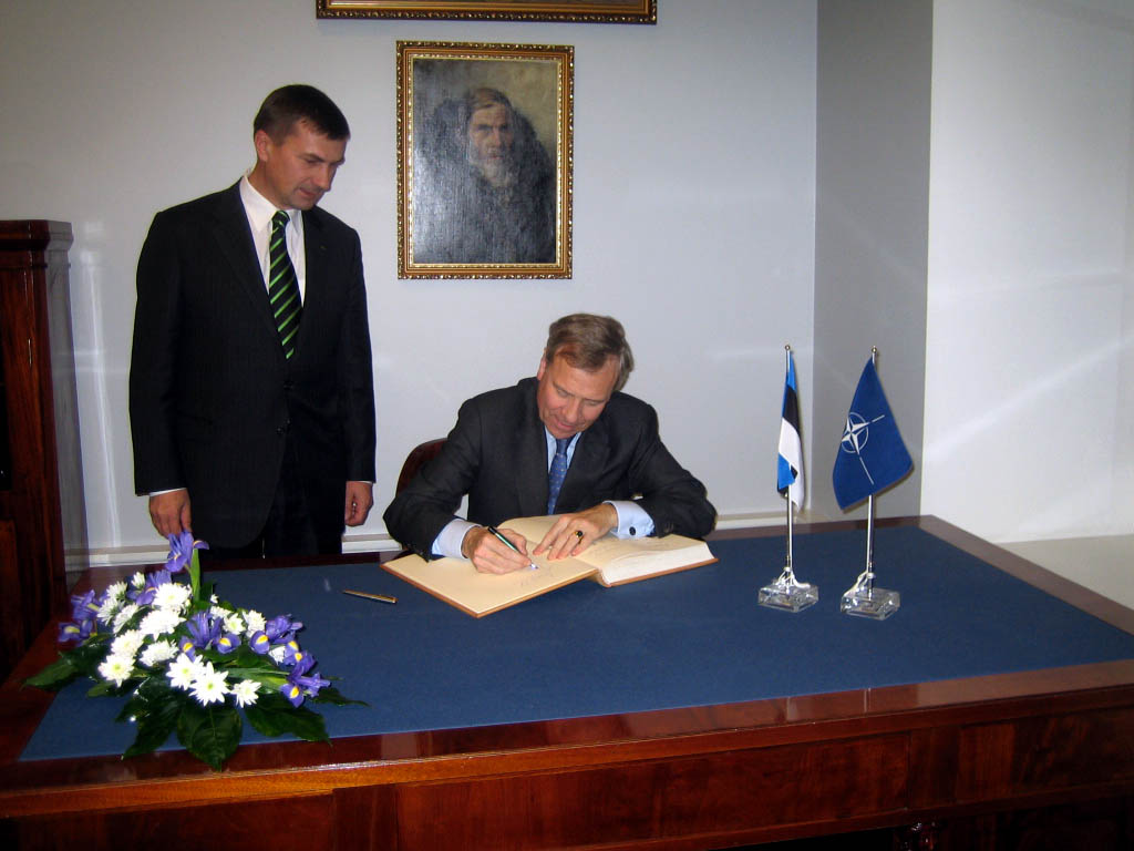 From left to right: the Prime Minister of Estonia, Andrus Ansip and NATO Secretary General, Jaap de Hoop Scheffer