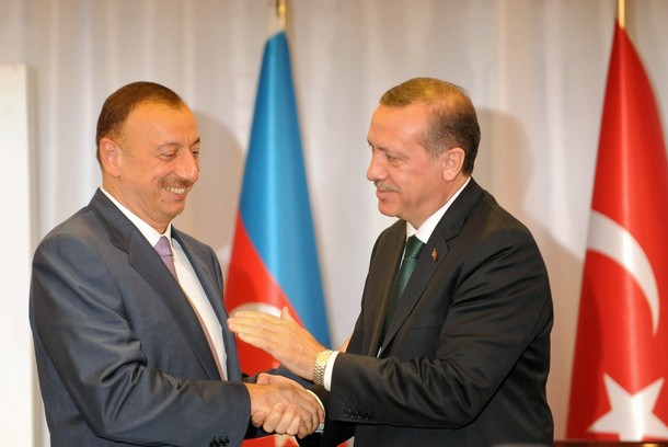 Turkish PM Recep Tayyip Erdogan shakes hand with Azeri President Iham Aliyev after signing gas pipeline deal.
