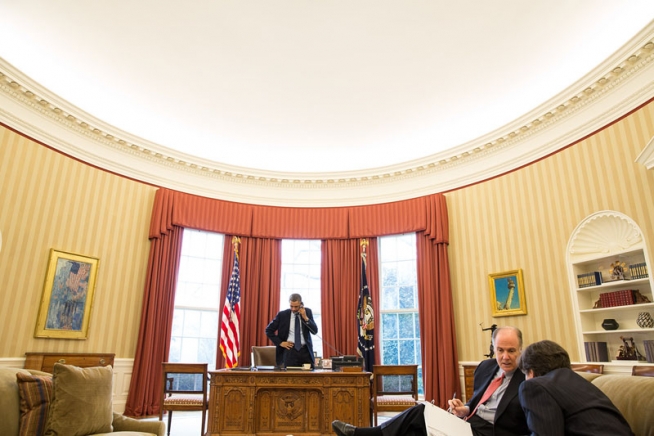 Barack Obama on phone with Putin in Oval Office