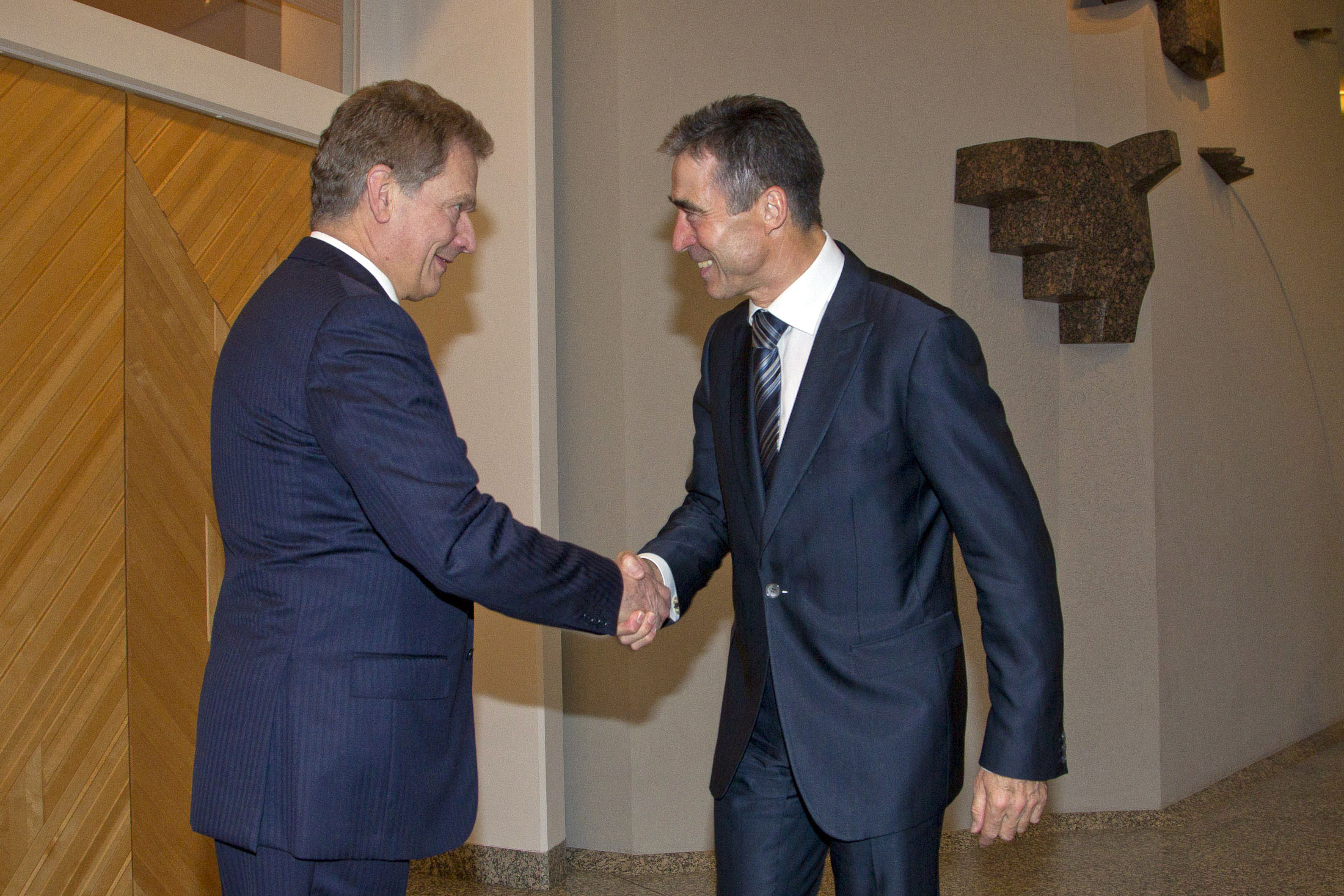 President of Finland Sauli Niinisto and NATO Secretary General Anders Fogh Rasmussen, Nov. 14, 2012