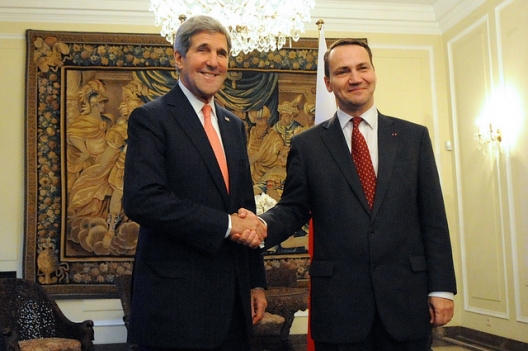 Secretary of State John Kerry and Polish Foreign Minister Radoslaw Sikorski 