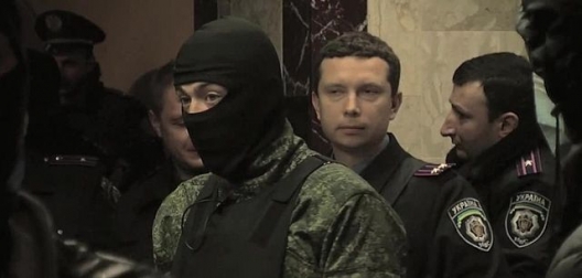 Russian soldiers seize more public buildings in Eastern Ukraine