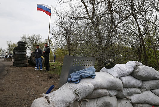 20140420slaviansk checkpoint reuters