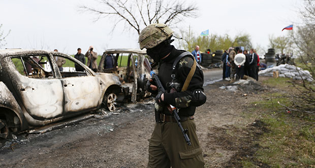 20140420slaviansk checkpoint reuters2