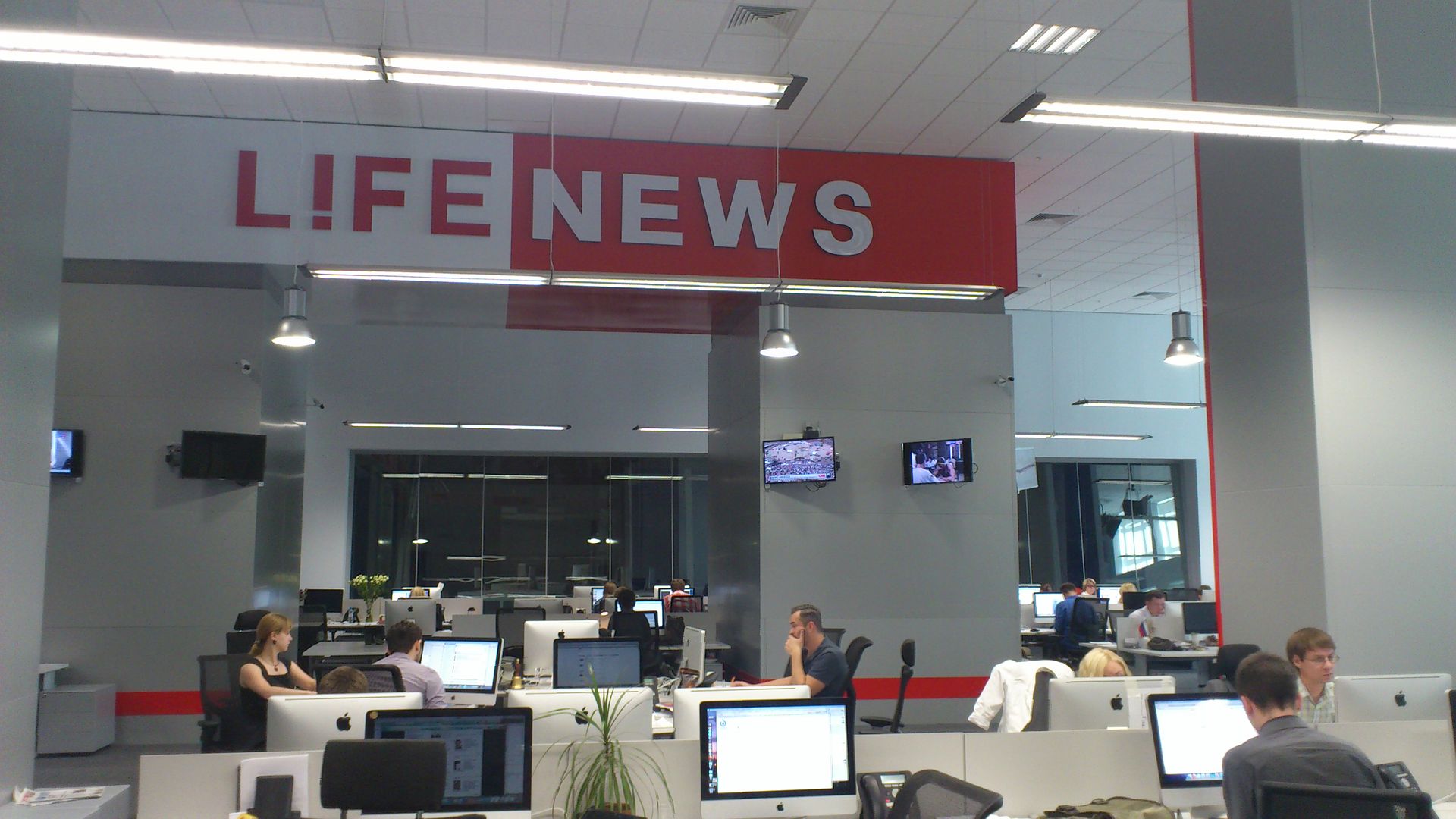 Journalists work in the newsrom at Russia's LIfe News TV channel. (CC License)