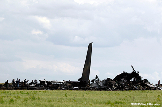 Crash site of the Il-76 Ukrainian army transport plane in Luhansk, Ukraine, June 14, 2014. REUTERS/Shamil Zhumatov