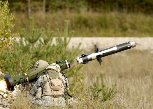 US soldiers fire a Javelin guided missile, May 14, 2007
