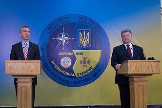 Secretary General Jens Stoltenberg and Ukrainian President Petro Poroshenko, Sept. 21, 2015