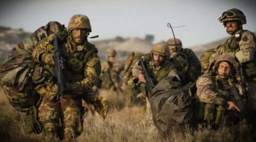 Soldiers from Italy's 187th Parachute Regiment "Folgore," Nov. 6, 2015