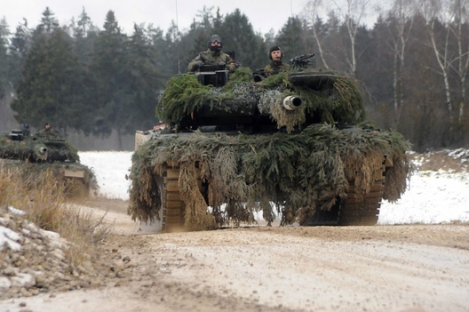 German Leopard 2, December 2011, (US Army).