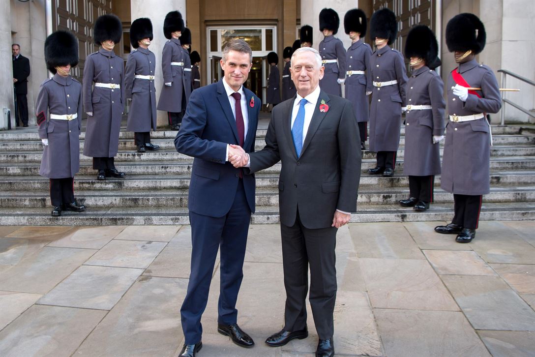 UK Defense Minister Gavin Williamson & Secretary of Defense Jim Mattis, November 20, 2017 (photo: Sgt. Jette Carr/Department of Defense)