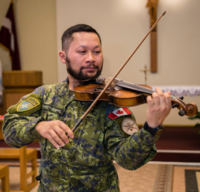 Photo 3 Lao guy playing violinThumb