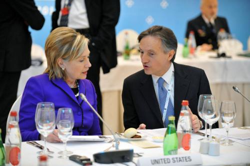 Clinton Gains NATO Support for US Positions on Nuclear Weapons and Missile Defense