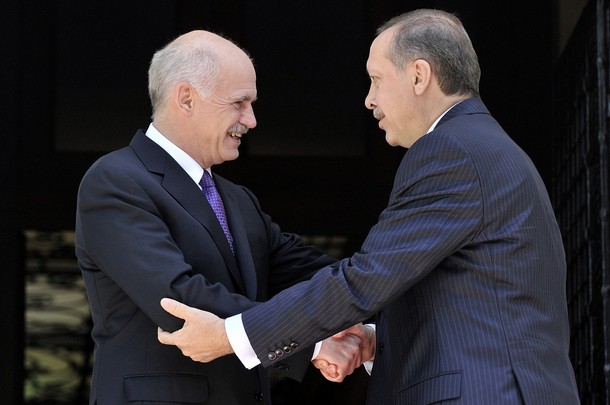Greek, Turkish PMs Meet, Discuss Defence Cuts