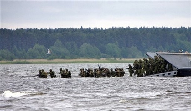US Marines storm Estonian beachhead in exercise