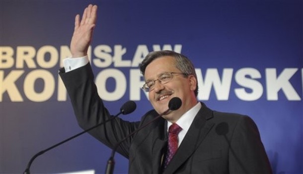 Poland sets 2012 Afghanistan pull-out deadline