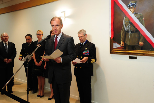NATO Honors Polish General Who Died in April Plane Crash