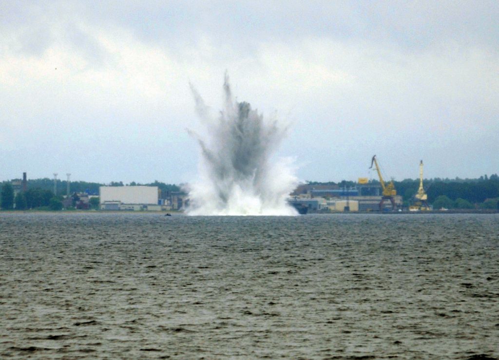 NATO Units discover live mine during exercise BALTOPS 2010