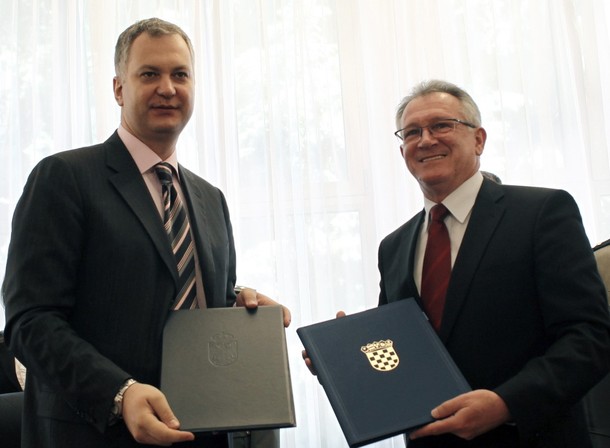 Post-War Croatia and Serbia Ink Landmark Military Deal