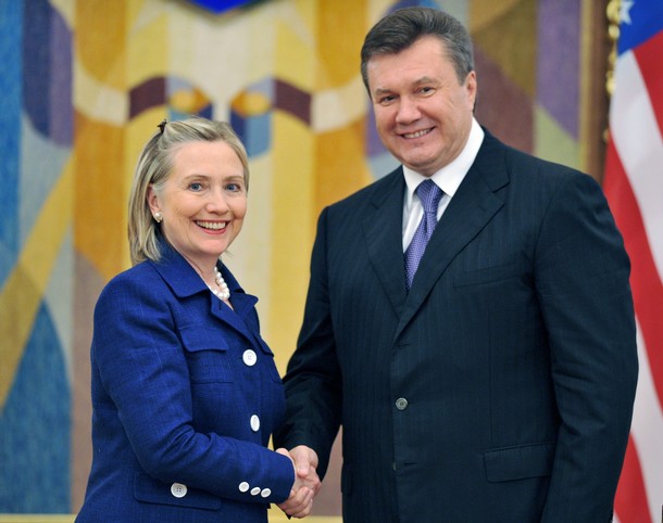 Clinton: “the doors to NATO remain open” for Ukraine