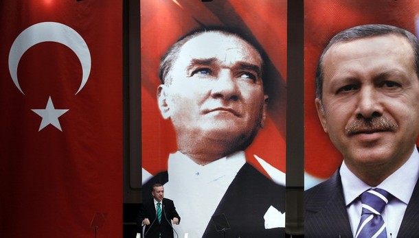 Turkey’s PM argues new referendum more legitimate than 1982 Constitution