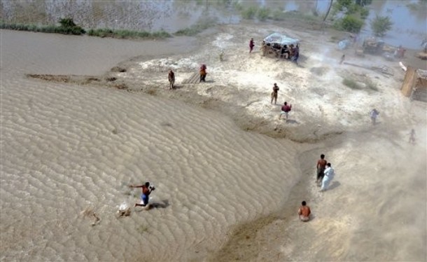 Flood Gives Pakistan, U.S. Chance to Build Bridges