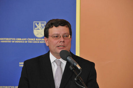 Vondra: Computers in Prague will not strengthen our defense