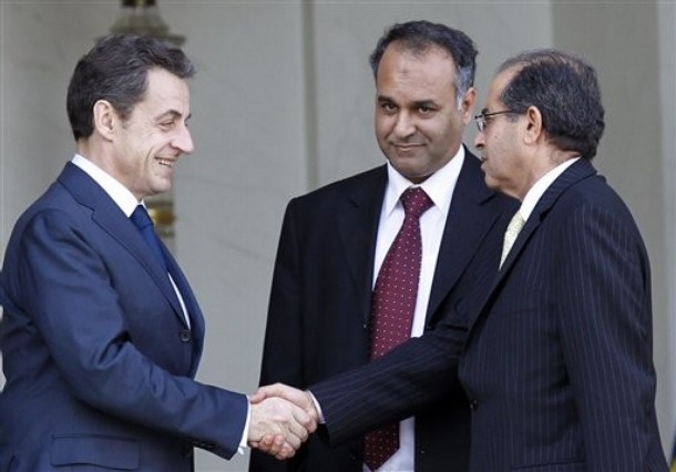 France officially recognizes Libyan rebels