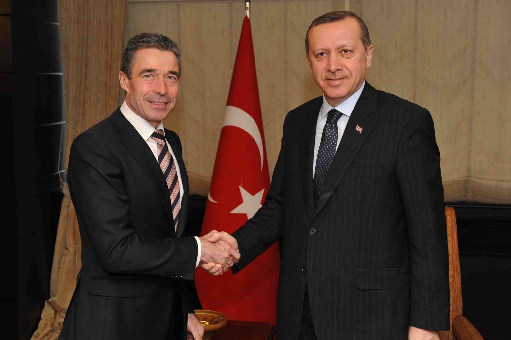 Rasmussen fails to persuade Turkey to close İzmir base