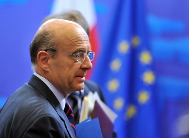 France floats Gaddafi-can-stay option