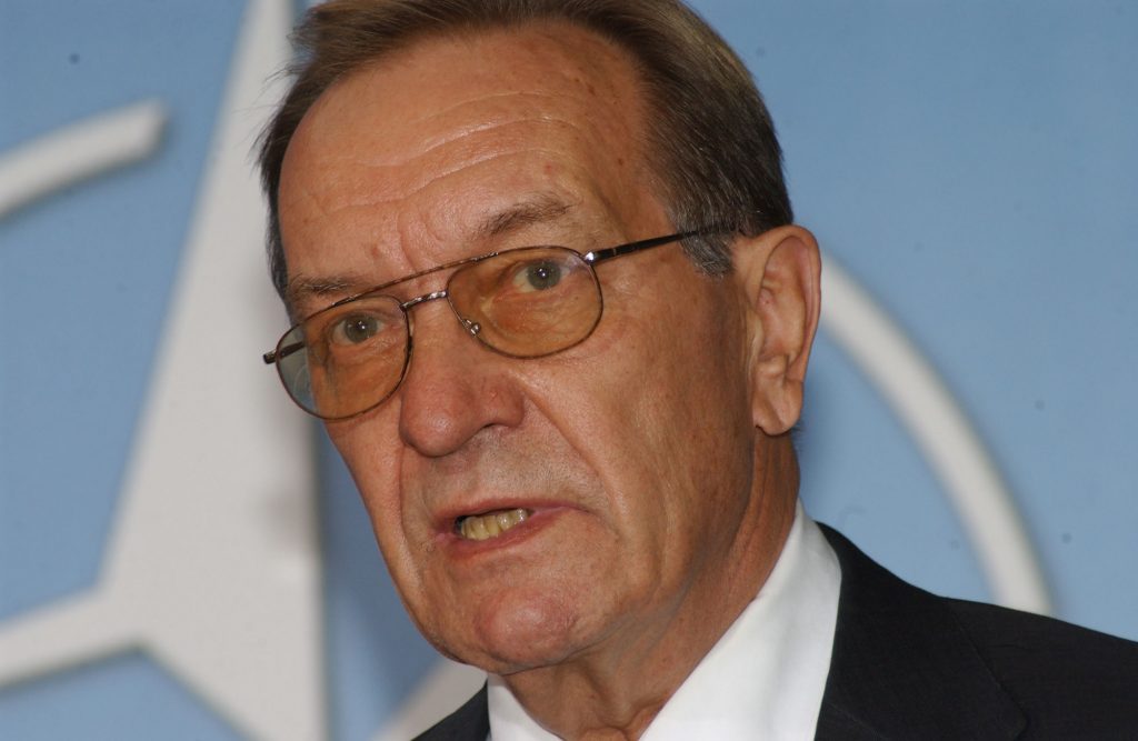 Former Finnish Prime Minister Harri Holkeri, international peacemaker, dies at age 74