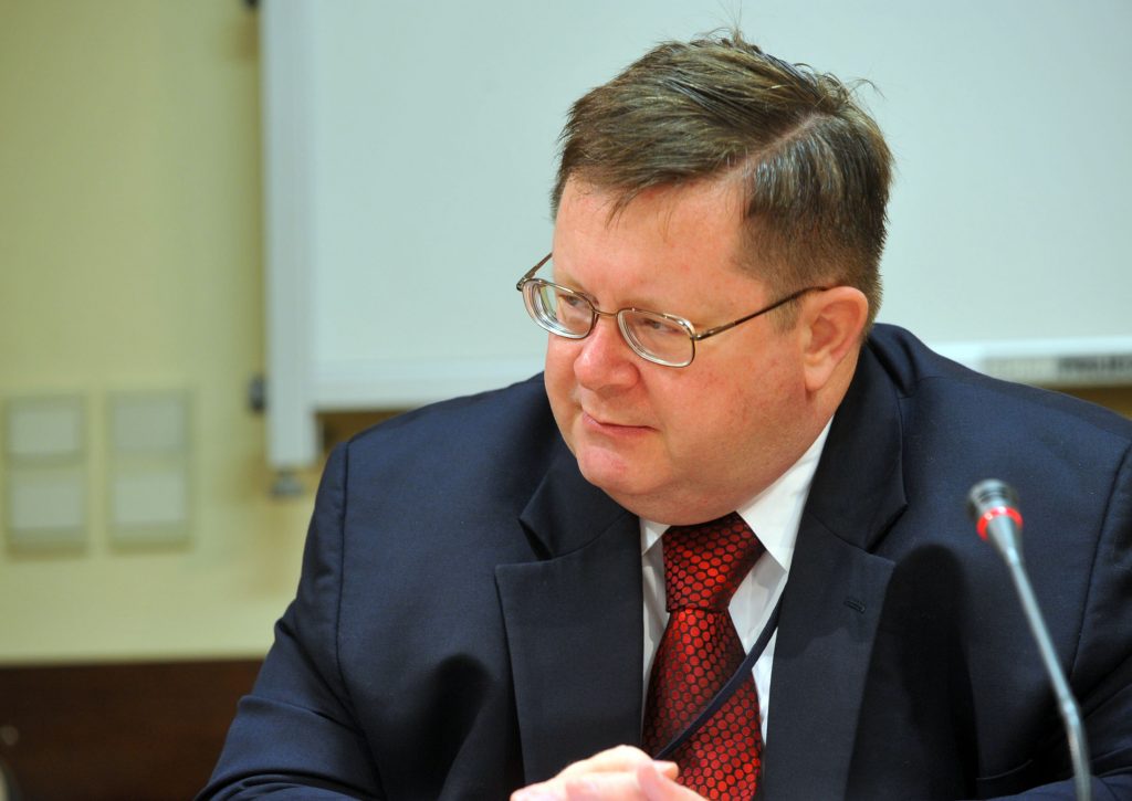 Robert Simmons appointed policy coordinator for upcoming NATO summit in Chicago