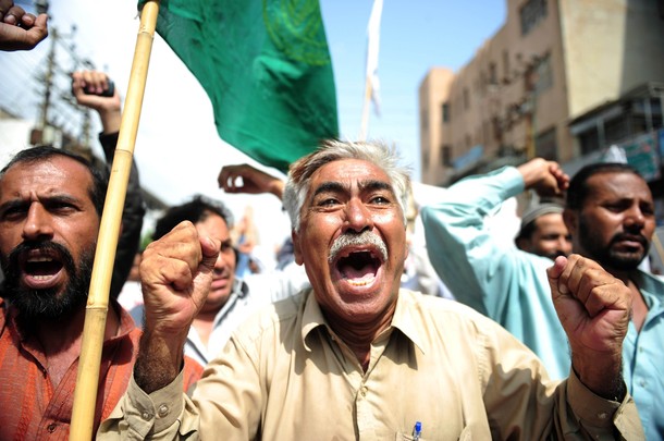 Pakistan blockage of NATO convoys ‘may last weeks’
