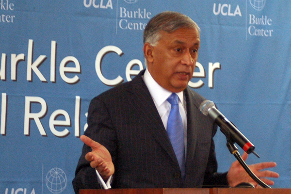 US-Pakistani Relations “Challenging,” Says Ex-Prime Minister Shaukat Aziz