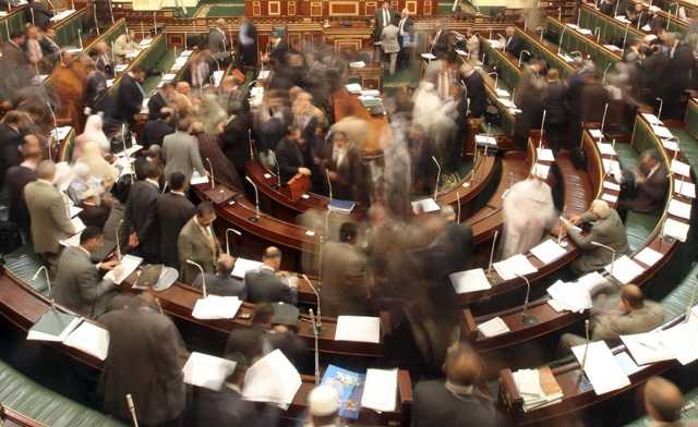 Egypt’s Administrative Judiciary Meets Politics: A Dangerous Intersection / الثورة و القضاء الإداري المصري: التقاطع الخاطئ