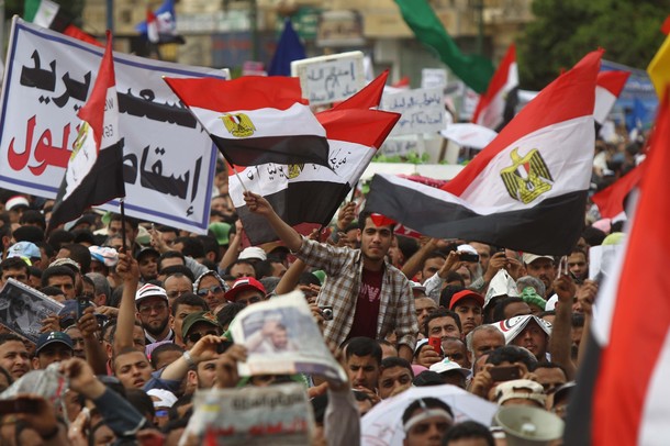 Top News: Thousands of Islamists Rally in Tahrir to Denounce Former Regime Candidates