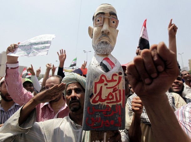 Top News: Thousands in Tahrir Protest Against HCC Ruling Rejecting Morsi’s Decree
