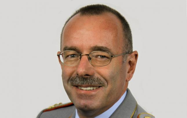 New German general takes command of NATO in Kosovo