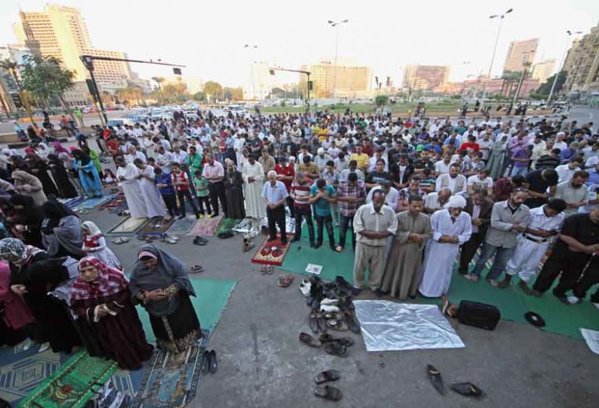 Top News: Police Arrest Two Activists from Nasr City Checkpoint