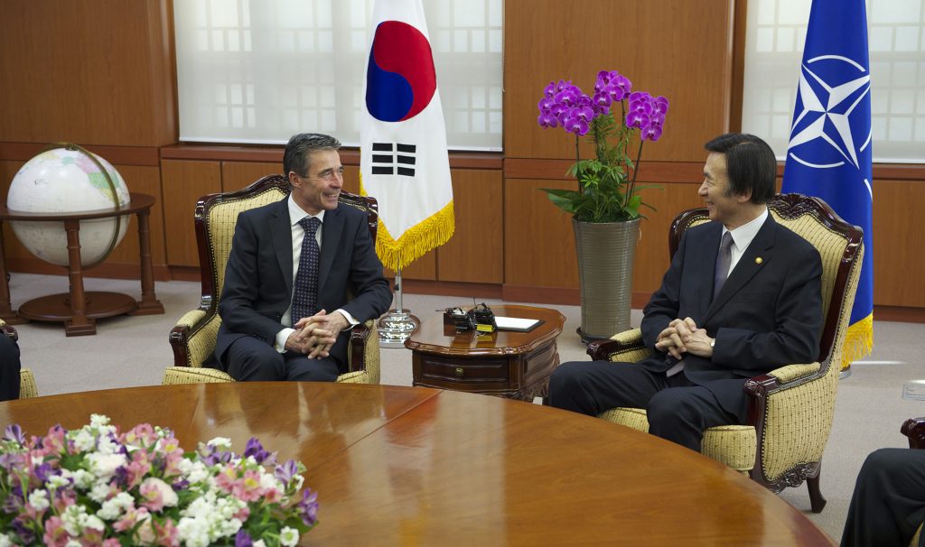 Secretary General and South Korea’s Foreign Minister discuss NATO Partnership