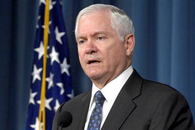 Robert Gates backs Obama on Syria