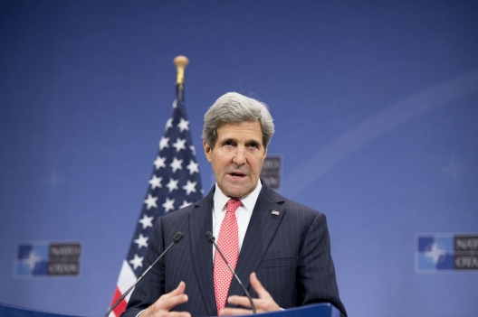 Kerry Urges Ukrainian Government to ‘Listen to the Voices of Its People’
