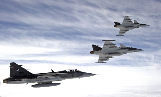 Sweden Responds to  Russian Exercises by Sending Jets to Baltic Base