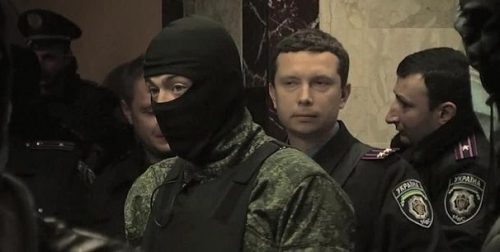 Russian soldiers seize more public buildings in Eastern Ukraine