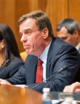 Use US Gas Exports to Undercut Russia in Europe, Warner Says