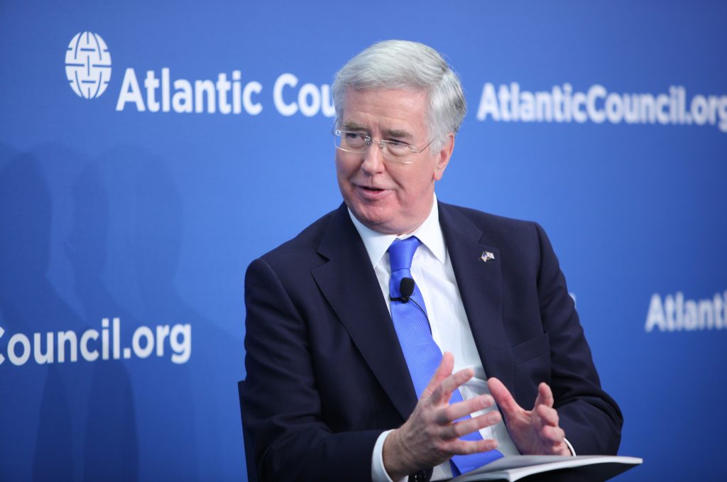 British Defense Secretary Calls for Tightening Noose Around ISIS