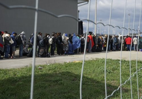 A line of Syrian refugees crossing the border of Hungary and Austria on their way to Germany. Hungary, Central Europe, 6 September 2015. Wikimedia Commons/Mstyslav Chernov