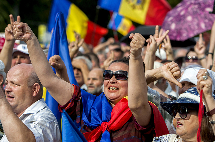 Moldova’s Presidential Election Pits Pro-Europe Candidates Against Pro-Russia Ones