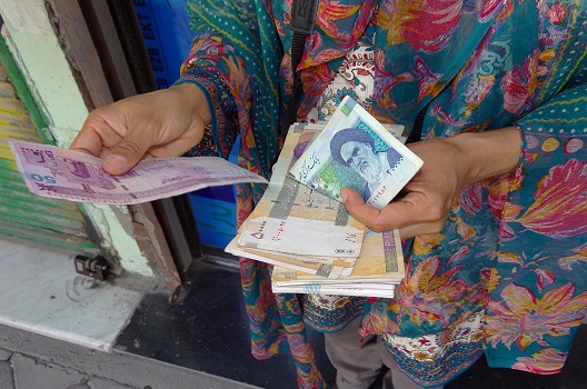 As Iran’s Currency Collapses, What Can Stop the Panic?