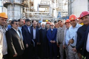 Iran’s President Hassan Rouhani visiting an oil refinery in Bandar Abbas (Photo: baorco.ir)